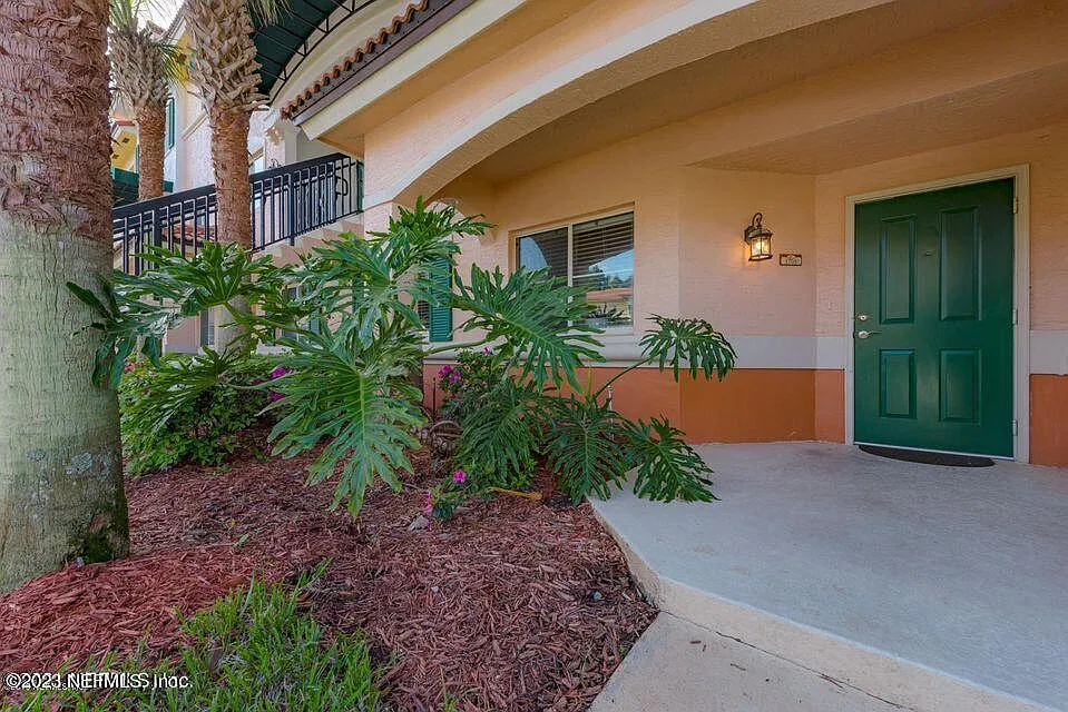 3 bed, 2.0 bath, 1262 sqft, $1,895 — Photo 2