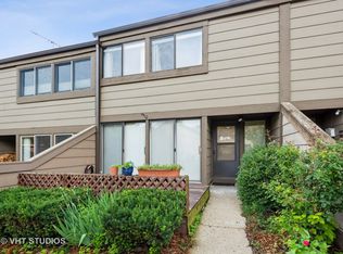 174 Aberdeen Ct, Geneva, IL 60134