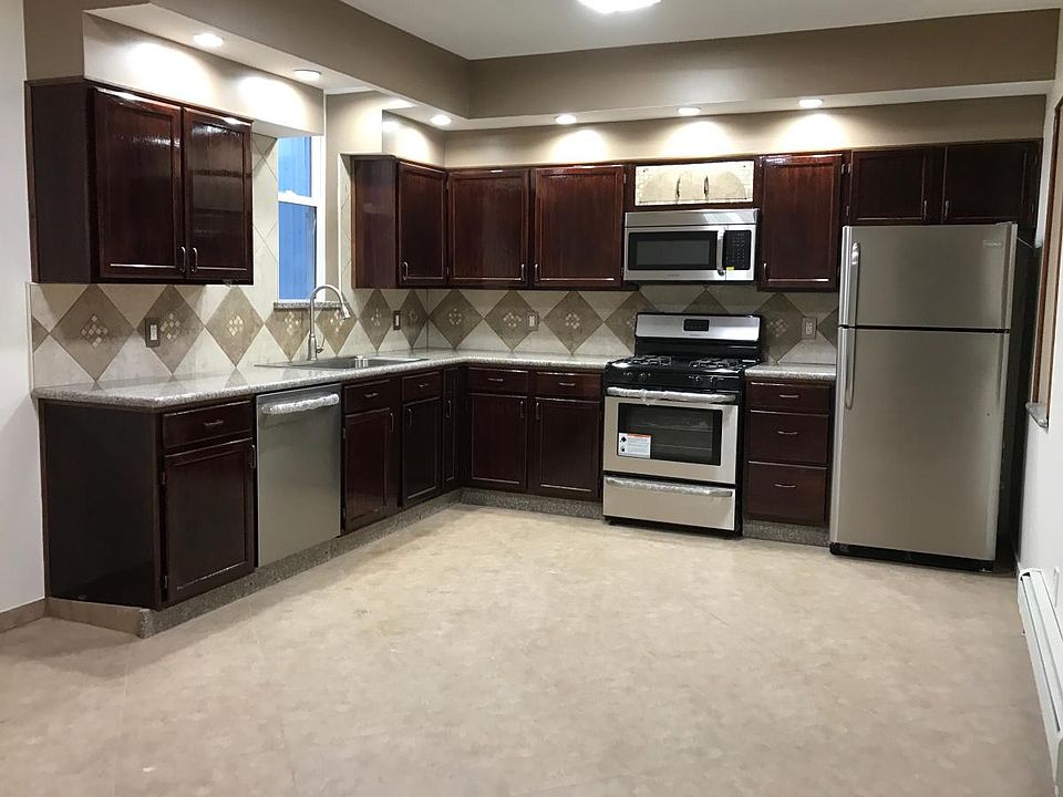 1st image of 15 W 2nd Ave