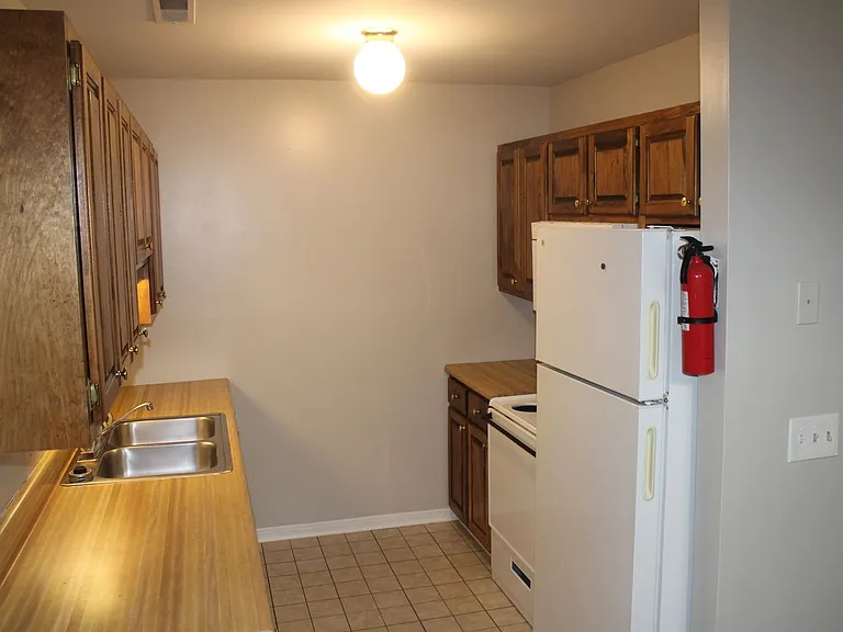 439 N Magnolia St — Photo 4