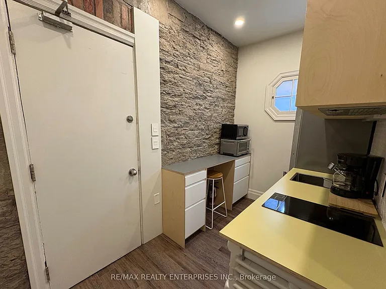 156 James St S #3 — Photo 15