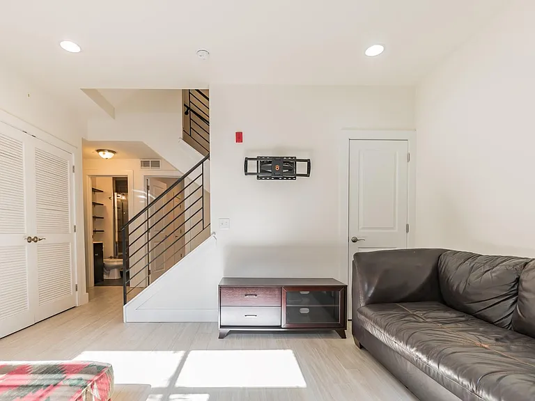 910 N 19th St #1 — Photo 11