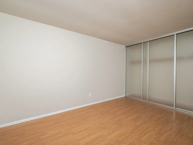 1090 Winding Oak Dr — Photo 16