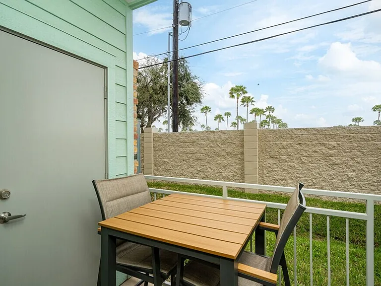 Palma Vista Apartments — Photo 18