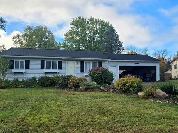 726 Grant Cir, Linden, MI 48451