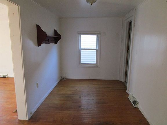 4th image of 518 W King St