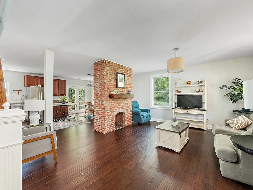 107 E Clifton Ave #ID1234534P