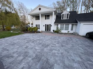 30 Dumond Pl, Coram, NY 11727