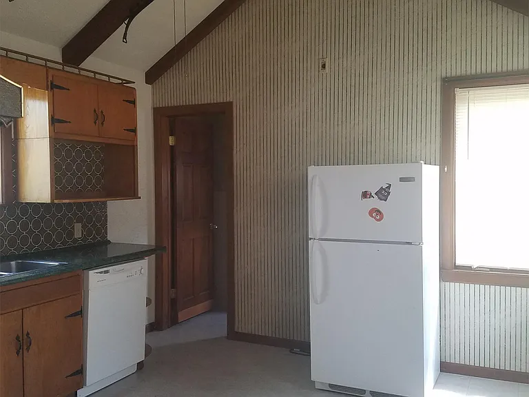 525 W Addison St — Photo 6