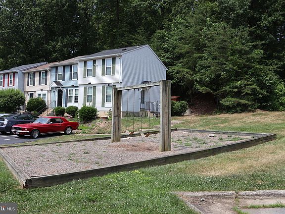 2nd image of 105 Essex St