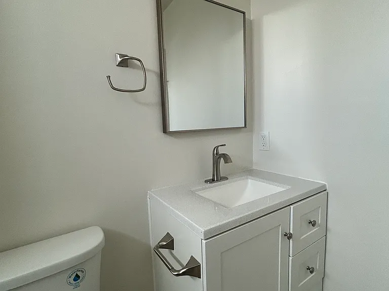 Brand new EVERYTHING 
This bathroom is beautiful !