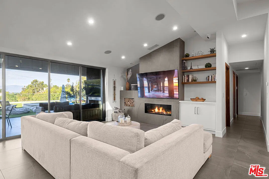 4 bed, 4.0 bath, 2771 sqft, $17,000 — Photo 4