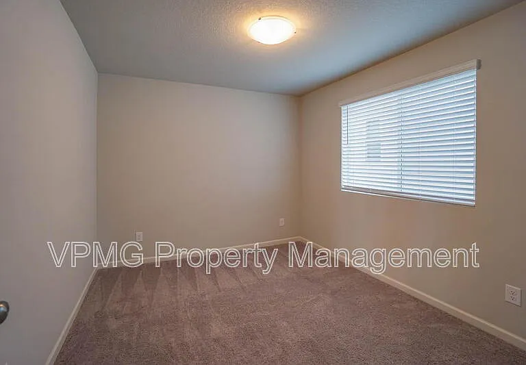 6301 N 89th Ave — Photo 38