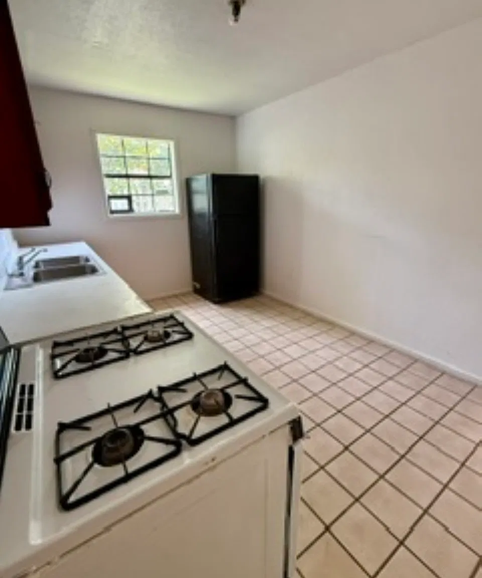 2 bed, 700 sqft, $800 — Photo 3