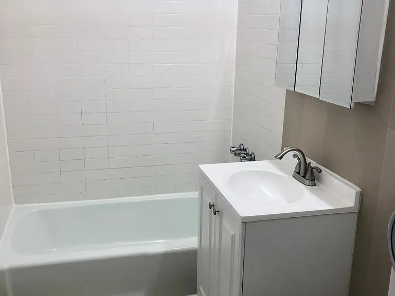 4430 Douglaston Pkwy #6G — Photo 16