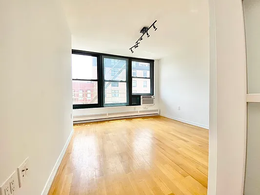 Rented by Oxford Property Group | media 17