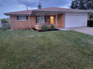 28016 Dohran Dr, Warren, MI 48088