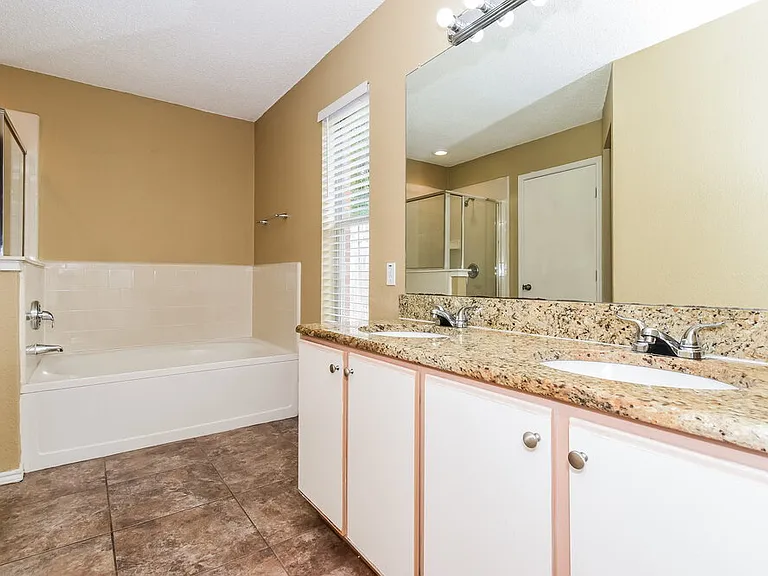 3304 Creekwood Dr — Photo 12