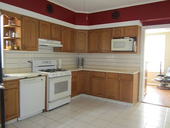 2nd image of 1661 W Winona St #2