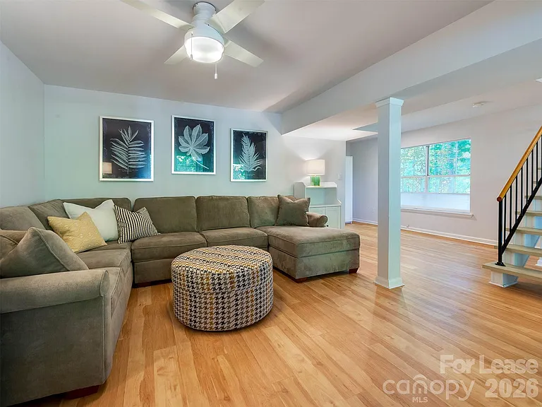9006 Saint Thomas Ln — Photo 20