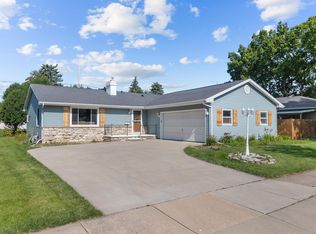 2215 N Meade Pl, Appleton, WI 54911