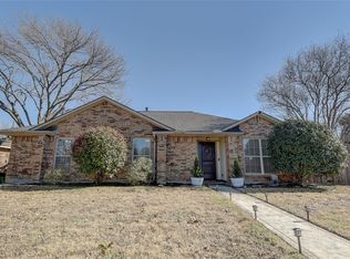 2306 Shadyoaks Ln, Rowlett, TX 75088
