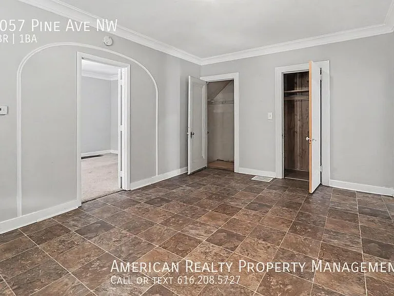 1057 Pine Ave NW — Photo 4