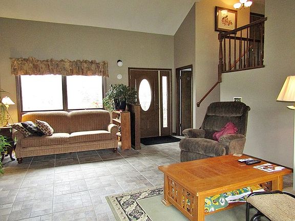 4th image of 6N650 Crestwood Dr