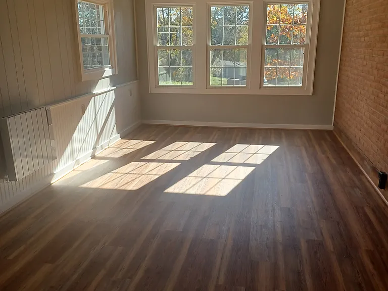 4706 Middle Rd — Photo 2