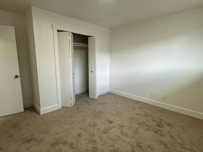 1076 S Virginia Cir — Photo 11