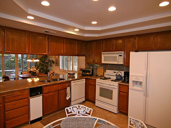 5th image of 1924 Trinidad Cir
