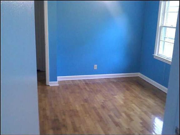 4th image of 110 W Newberry St