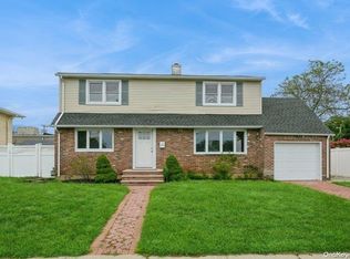 2885 Bellport Ave, Wantagh, NY 11793