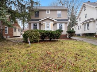 951 Roanoke Rd, Cleveland Heights, OH 44121
