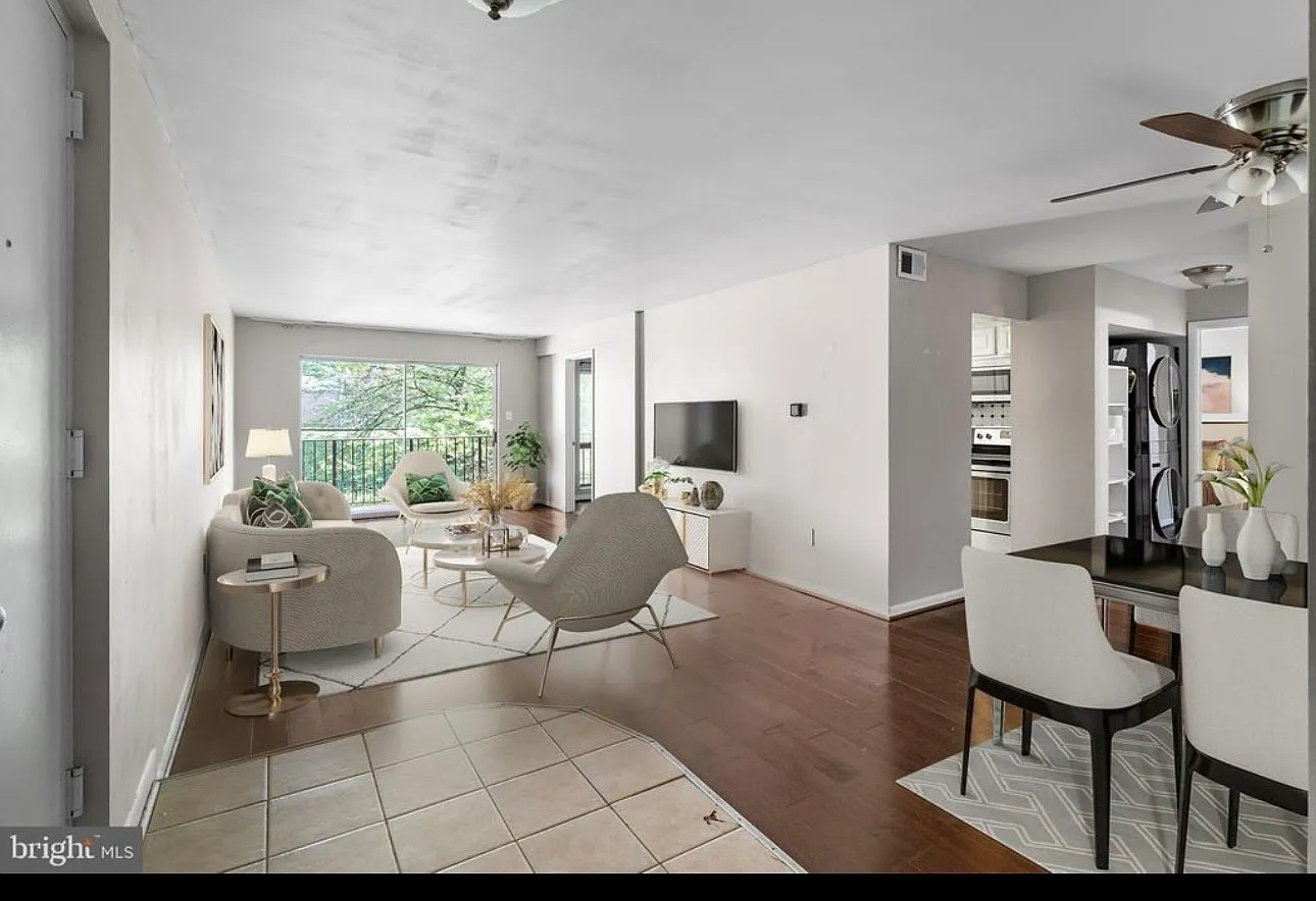 2 bed, 1004 sqft, $2,300 — Photo 3