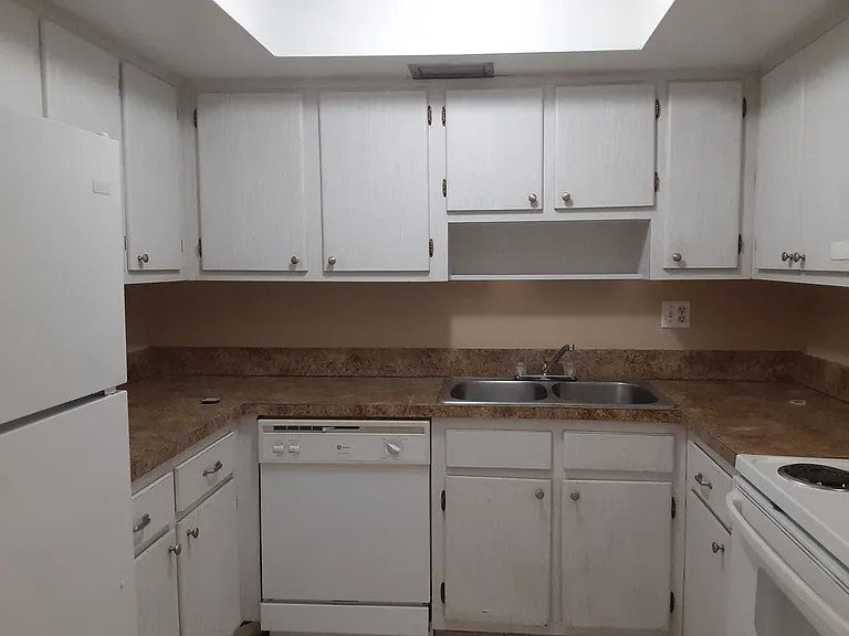 1830 Maravilla Ave #607 — Photo 7