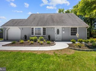 14 Crown Rd, Levittown, PA 19057