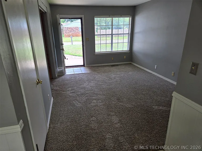 228 E J St — Photo 5