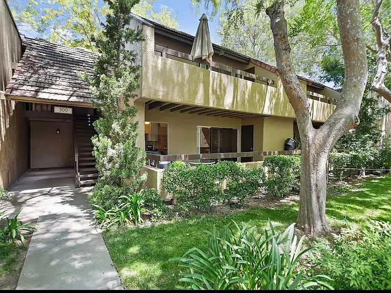 300 Tradewinds Dr #2 — Photo 4