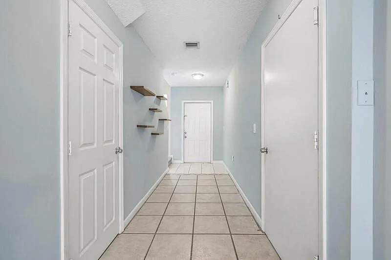 3 bed, 2.5 bath, 1592 sqft, $3,900 — Photo 4