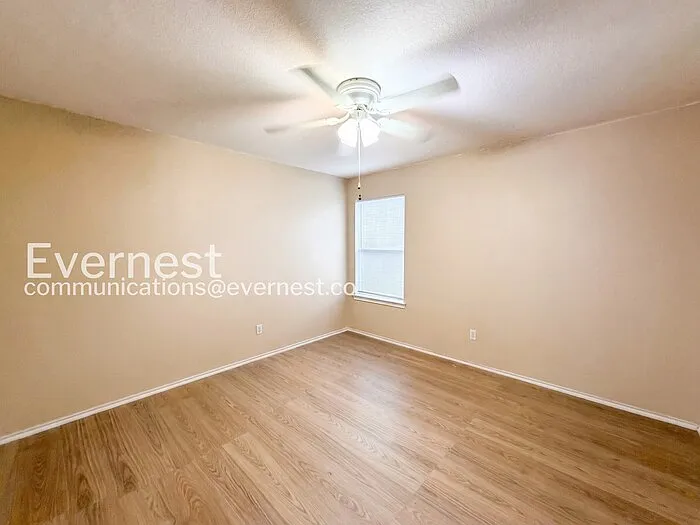 109 Covey Ln — Photo 8