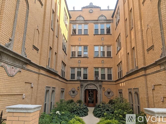 1st image of 3407 W Balmoral Ave #3