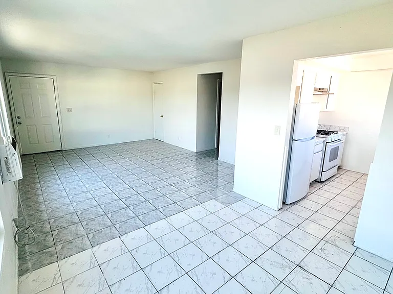 678 Del Rosa Pl #D — Photo 4