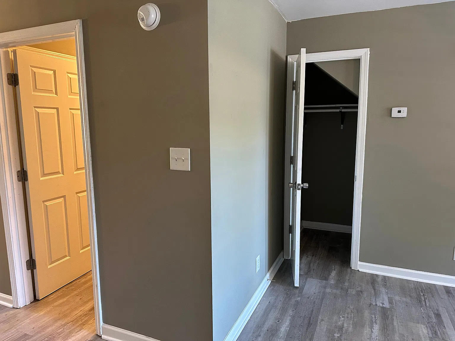 2 bed, 1.5 bath, 1027 sqft, $1,207 — Photo 3