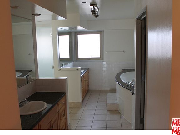 2nd image of 823 N Martel Ave APT 5