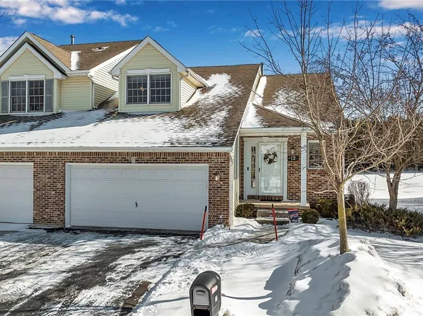 12 Berwick Ln, East Amherst, NY 14051