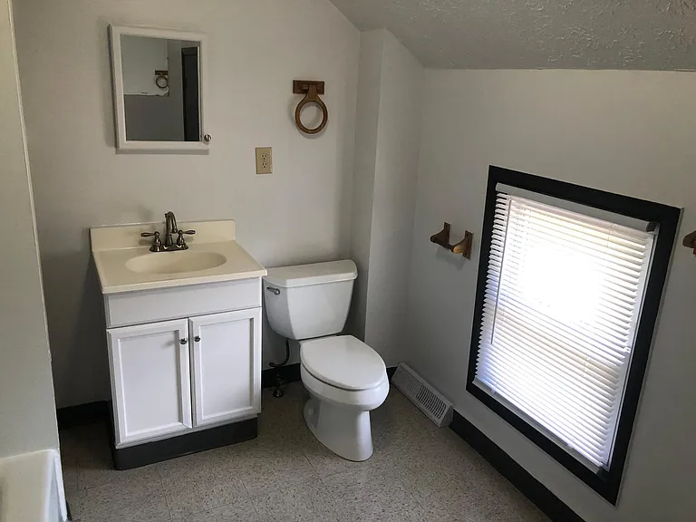 82 E Emerling Ave #2 — Photo 6
