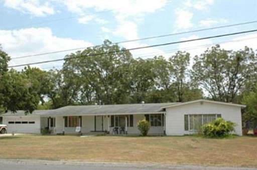 1st image of 290 GLEN OAK DR