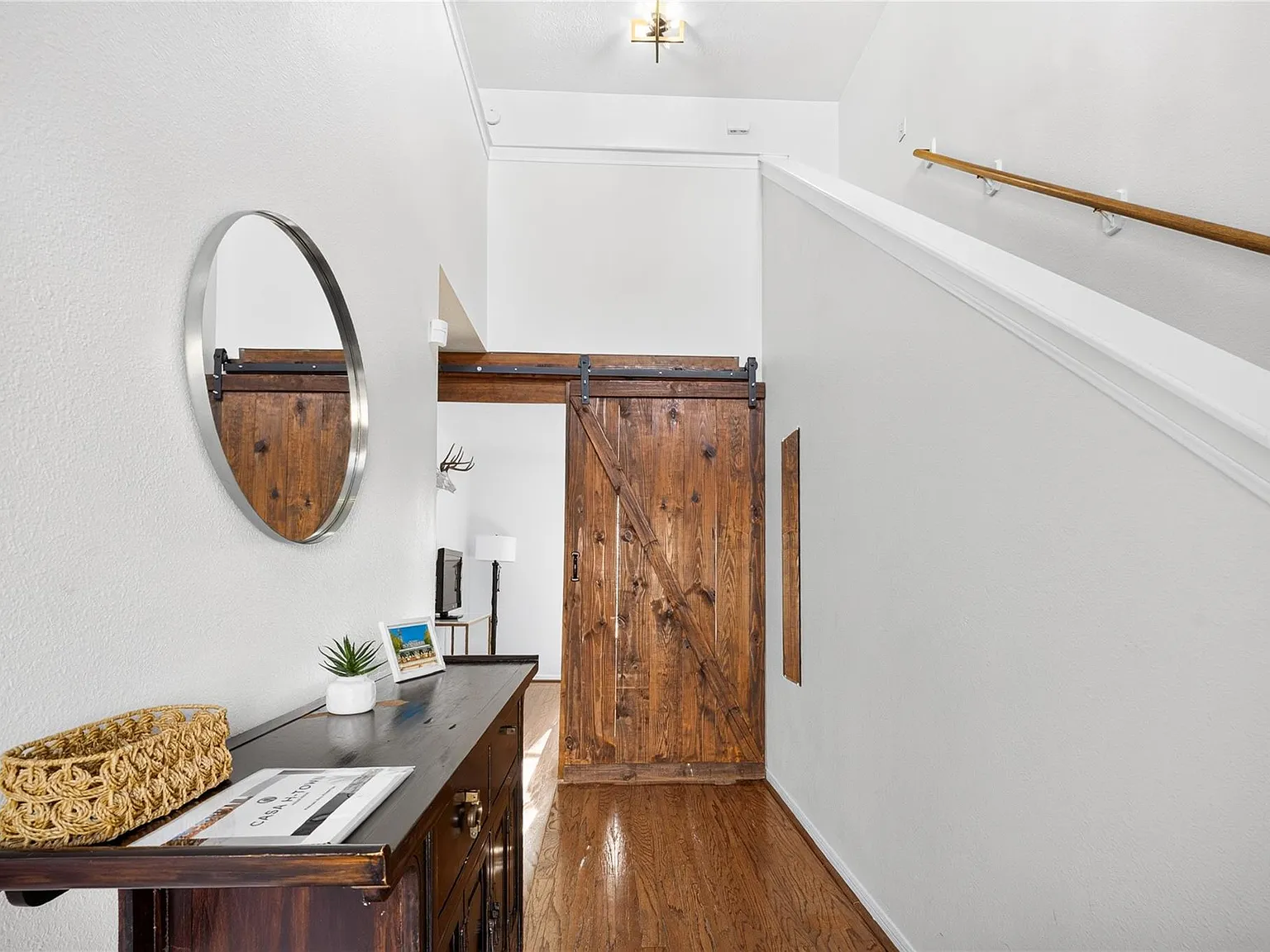 3 bed, 2.0 bath, 1444 sqft, $2,900 — Photo 2