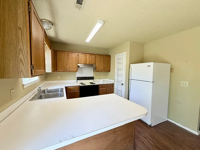3 bed, 1330 sqft, $1,495 — Photo 4